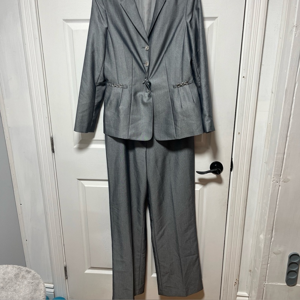 JM Studio Women’s Suit, Long Sleeve Gray Jacket Blazer And Suit Pants Size 12